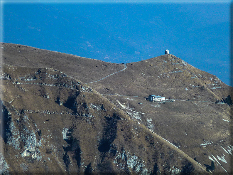 foto Salita dal Monte Tomba a Cima Grappa